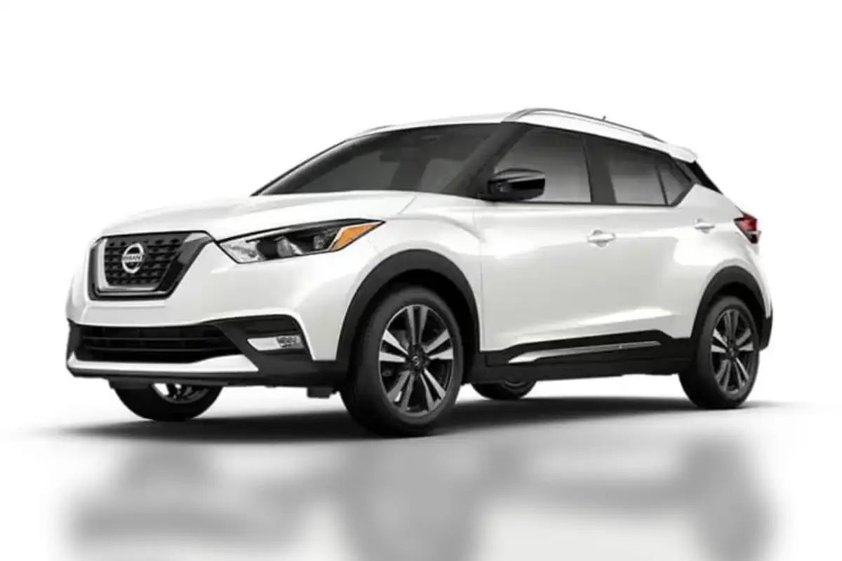 NISSAN KICKS WHITE A/T